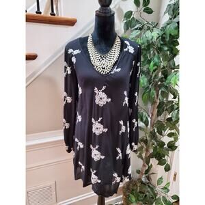 Free People Women's Black Rayon V-Neck Long Sleeve Knee Length Dress Size Medium